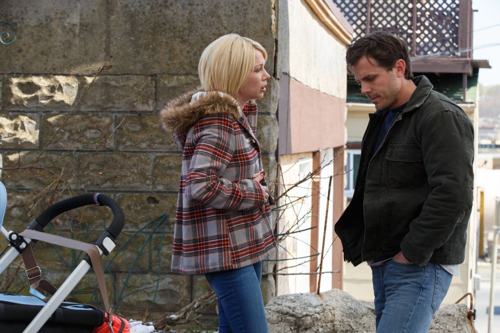 Manchester by the Sea 
Сценаристът на „Бандите на Ню Йорк“ и номиниран за две награди „Оскар“ Кенет Лонерган се завръща с трети режисьорски проект, за който се говори, че ще му заслужи поне още една номинация. Мишел Уилямс и Кейси Афлек си партнират 