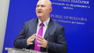 Изпитите на 7. и 10. клас ще са на различни дати