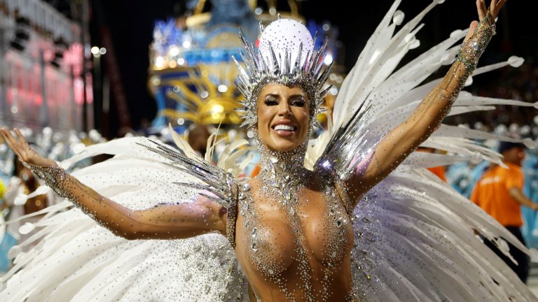 Карнавалът започна - Рио де Жанейро се отдава на парти и самба (снимки)