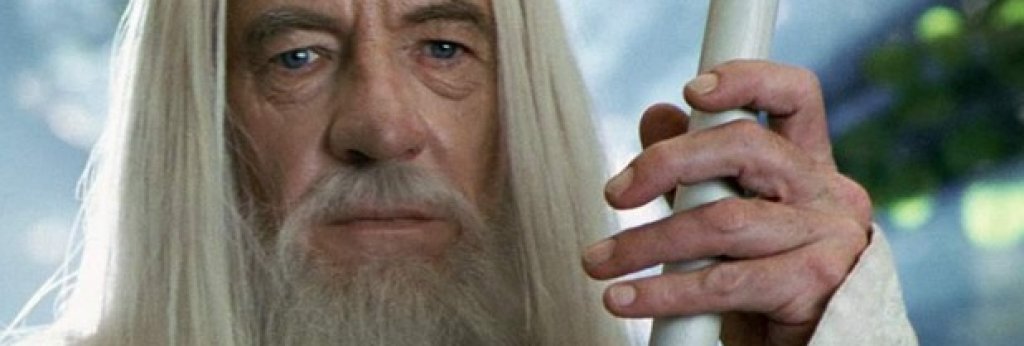 Гандалф във "Властелинът на пръстените" (2001)

Всъщност, не е толкова трудно да си представиш заместител на актьор за образа на героичния Арагорн. Съвсем друг обаче става филмът, ако трябва да търсиш нов Гандалф за "Властелинът на пръстените". 

Можете ли да си представите, че първоначално Питър Джаксън и екипът му са поискали Шон Конъри да изиграе прочутия магьосник? Той обаче отминава предложението със следните думи: "Никога не съм разбирал "Властелина". Прочетох книгата. Прочетох сценария. Видях филма. И пак не го разбрах".

Това не е първата голяма роля, която оригиналният Агент 007 отказва да поеме - Конъри е имал предложения и за образите на проф. Дъмбълдор от "Хари Потър", Морфей от "Матрицата" и др. 
