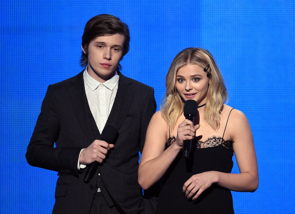 С Ник Робинсън на раздаването на American music awards през 2015