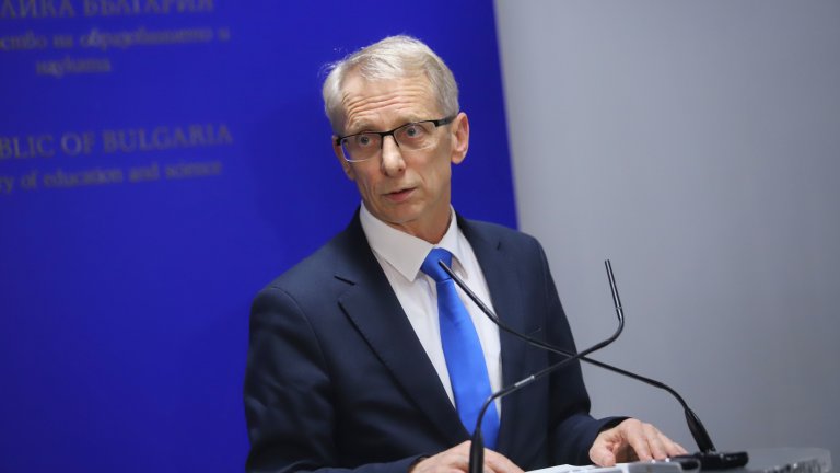 Премиерът Николай Денков определи случващото се като "активно мероприятие" и призова ЦИК да преосмисли решението си