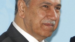 Вицепремиерът на Турция Бюлент Арънч напуска политиката