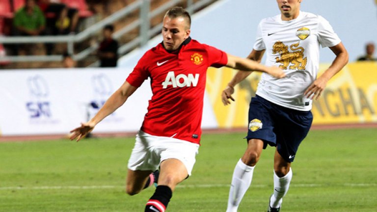 Том Клевърли бе сменен след час игра.