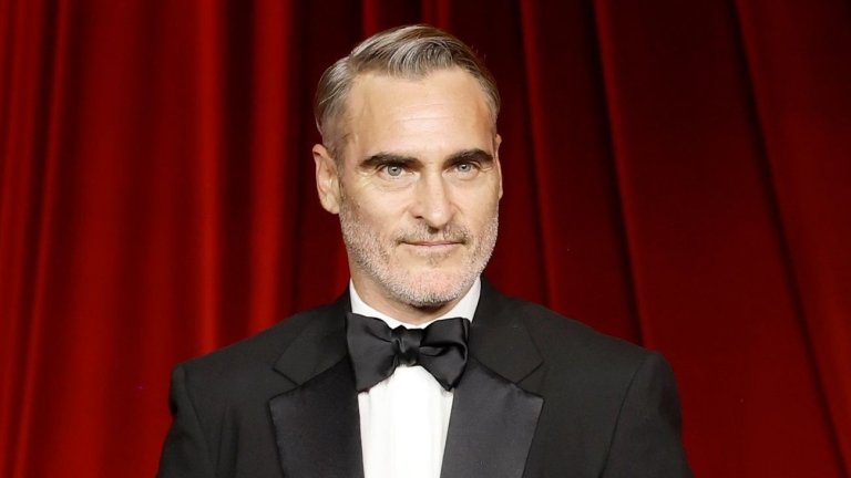 Хоакин Финикс 
Един от най-големите шампиони по потапяне на високобюджетни продукции на боксофиса е без съмнение Хоакин Финикс.  
Неговият “рекорд” бе поставен през последните две години – с „Жокера: Лудост за двама“ и „Наполеон“, които ще останат в историята като едни от най-грандиозните финансови провали. Вторият „Жокер“ е донесъл загуби от малко над 200 милиона долара, а „Наполеон“ – близо 150 милиона долара. 
Но това не е единствената мистерия около безоблачната кариера на Финикс. Актьорът се е сдобил с репутацията на един от най-трудните за работа в Холивуд. За снимките на „Наполеон“ например е пристигнал напълно неподготвен, признавайки на режисьора Ридли Скот, че няма представа как да изиграе френския император. 
Миналата година се оттегли от филм на Тод Хейнс („Май Декември“) точно преди началото на снимките. Същото е направил и с М. Найт Шаямалан, когато в последния момент се е отказал от главната роля в „На парчета“. 
Въпреки всичко кариерата на Финикс продължава да върви по вода, а тази година предстои да го видим в уестърн комедията „Едингтън“.