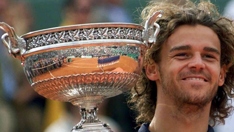 6. Густаво Куертен
Бразилецът има 3 титли от Ролан Гарос - 1997, 2000 и 

2001. Единствен в този списък, Куертен няма друг 

успех на турнир от Големия шлем, като дори не е 

минавал четвъртфинал на най-престижните надпревари. 

Той е един от петимата тенисисти, които са печелили в 

Париж 3 и повече пъти.