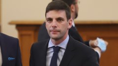 Причината е спорът дали изслушването на външния министър Теодора Генчовска да е закрито
