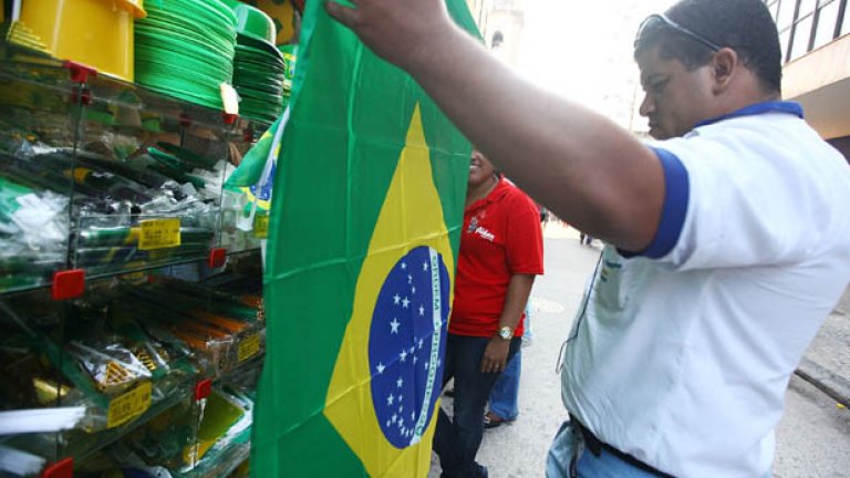 Защото бразилец без националното знаме е съмнителен бразилец.