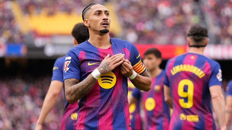 Барселона разби Севиля и отново е с четири точки пред Реал