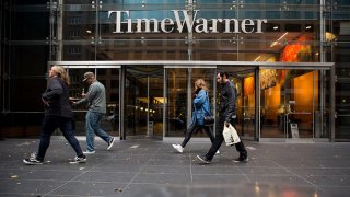 Сделка за милиарди с продажбата на Time Warner