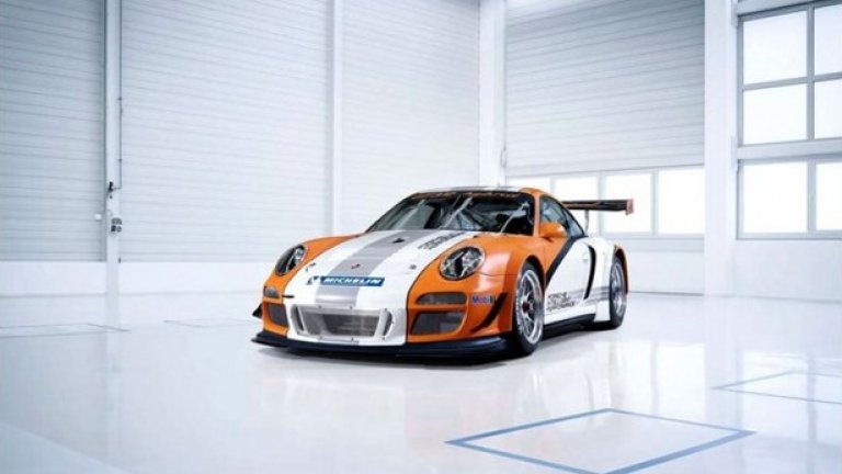 Porsche 911 GT3 R Hybrid
Тук границата между състезателните машини и серийните им събратя е умишлено размита. Обща мощност 672 конски сили, 4-литров 6-цилиндров боксер, най-доброто от хибридните технологии на Porsche и един от най-тихите пистови автомобили в света. Този автомобил не е за всеки – 2,5 секунди от място до 100 км/ч и максимална скорост 282 км/ч. Цената на автомобила също е впечатляваща: около 1 милион евро.