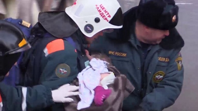 Откриха живо бебе под руините в Магнитогорск