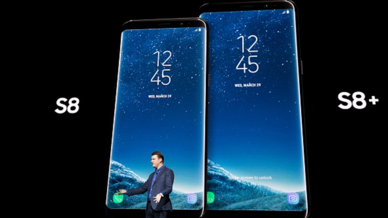 Samsung Galaxy S8 притежава няколко функционалности, които няма да намерите в iPhone - безжично зареждане, скенер за разпознаване на лице или ирис на потребителя, истинска виртуална реалност с подходящи очила, NFC, сензор за сърдечен ритъм, порт за USB-C и Bluetooth 5.0. Естествено - разполага и с жак за слушалки, какъвто вече няма в iPhone 7.