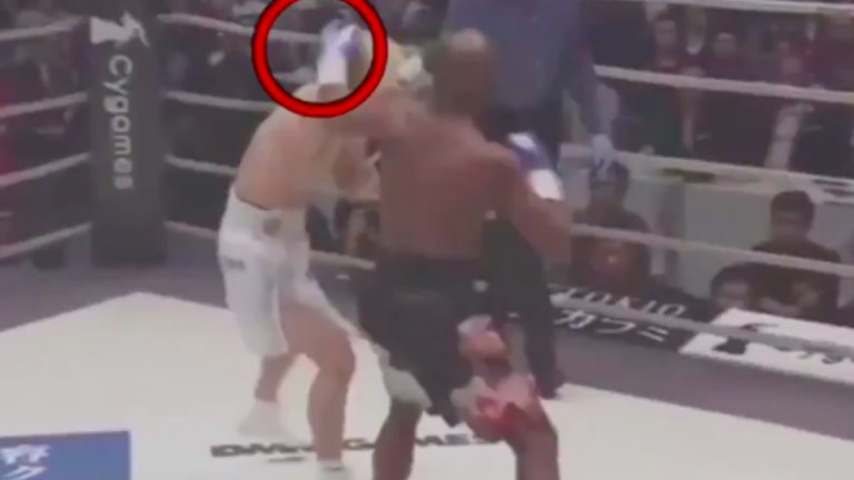 Мейуедър удря Теншин с отворена ръкавица зад ухото.