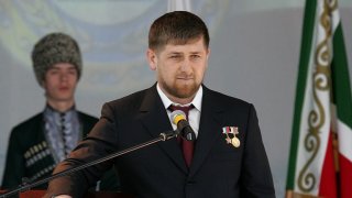 Журналисти и критици свързват Кадиров със смъртта на активистката за човешки права Наталия Естемирова през 2009 г. и убийствата на политически опоненти във Виена и в Дубай.