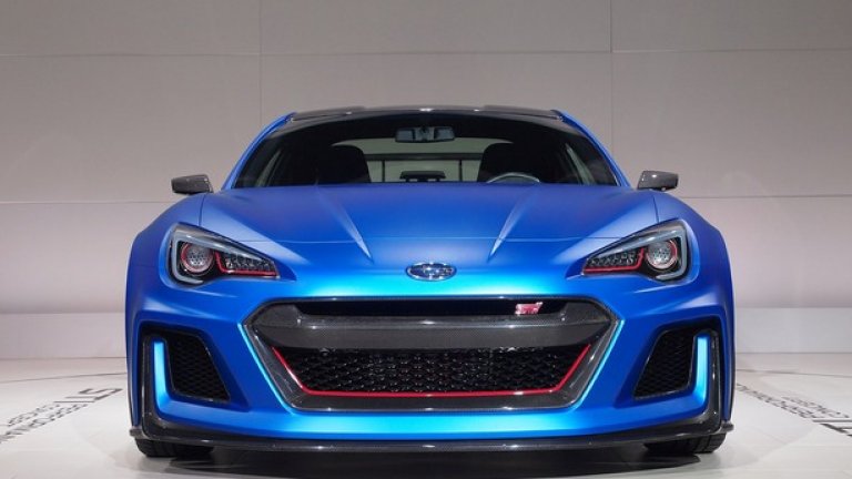 Рали тръпка за Subaru BRZ
Японската марка, натрупала огромна слава с рали успехите си, има важна роля на пазара на спортни автомобили в Щатите. В Ню Йорк компанията представи STI-версия на спортния Subaru BRZ (който е почти идентичен с Toyota GT86). Това означава по-агресивна каросерия, нови аеродинамични елементи, по-твърдо окачване и усилено шаси и мощност на мотора над 300 конски сили.