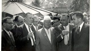1280px-Nixon_and_Krushchev_(46792026815)