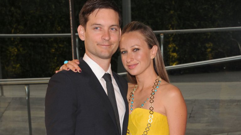 През цялото си детство звездата от "Спайдърмен" Тоби Магуайър не разполага със стабилно място, което да нарече свой дом. Родителите му са твърде млади и неадекватни за отговорностите, с които са се нагърбили. Бащата на Тоби не може да понесе факта, че са бедни и обира банката срещу дома им посред бял ден без никаква маскировка или план.