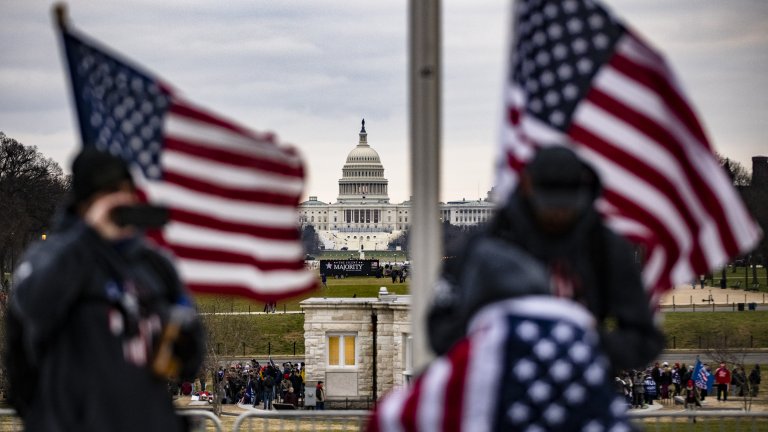 Равносметката от бунтовете във Вашингтон: 4 убити, 52 задържани, а Конгресът отново заседава