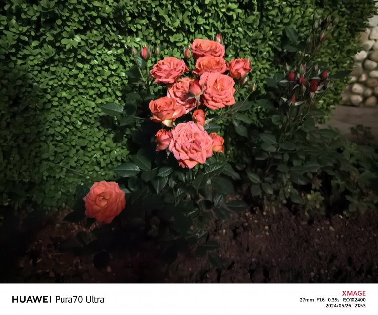 Нощният режим също е впечатляващ. Снимката е направена в 21:53 ч. при пълна липса на светлина