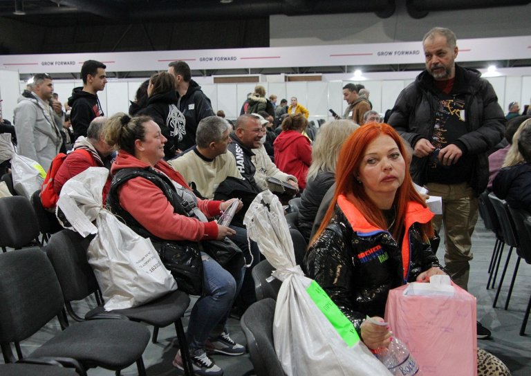 Членове на СИК в Пловдив чакат за предаване на протоколите.