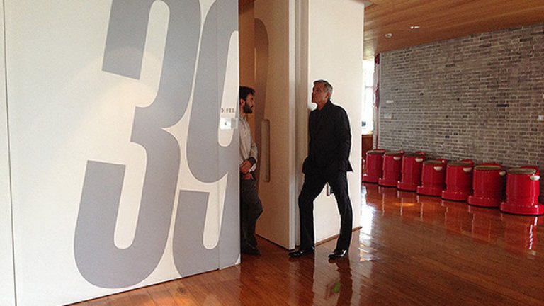 Холивудският актьор е прекарал по 10-тина минути с всеки от артистите в програмата