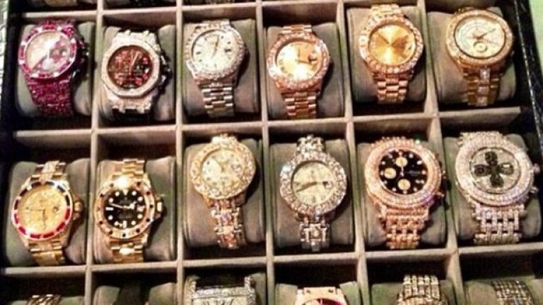 Част от колекцията часовници на Флойд, оценена на 6,4 милиона долара