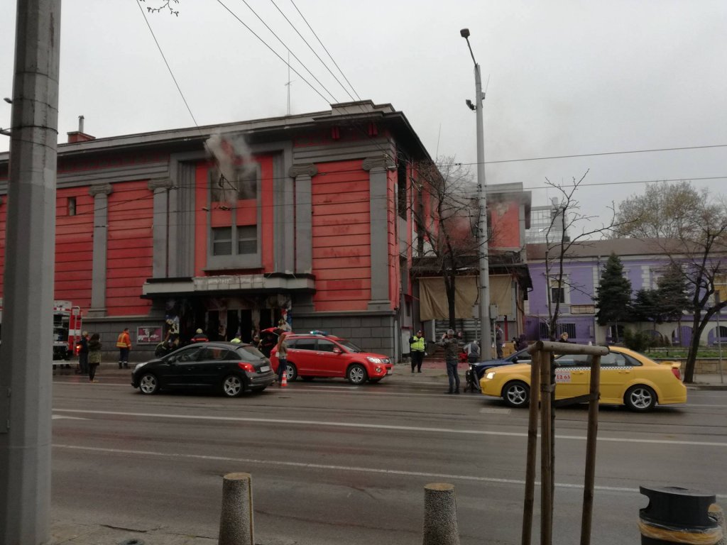 Гори покривът на Син Сити