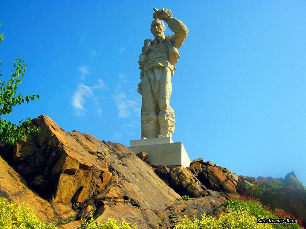 Дядо Йоцо е литературният герой, създаден от патриарха на българската литература Иван Вазов. Паметник на "виждащия" слепец е издигнат в село Очин дол, община Мездра, през 2005 г.