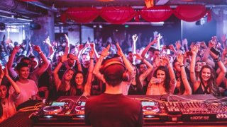 YALTA CLUB ROOM 2