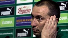 Станимир Стоилов може единствено да наблюдава добрата игра на чужденците в А група, но няма шанс да използва някой от тях в националния отбор