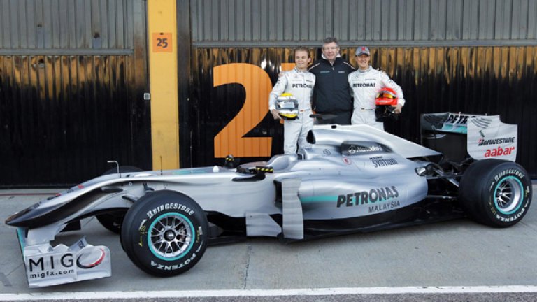 Шефът на Mercedes GP Рос Браун няма намерение да определя кой от пилотите му ще е №1 през сезона
