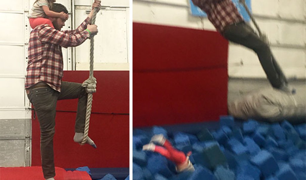 Таткото иска да си играе с детето си, но не е преценил добре ситуацията.