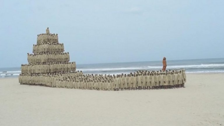 Този кадър от видеото на MIA е  поразяващ, буквална метафора