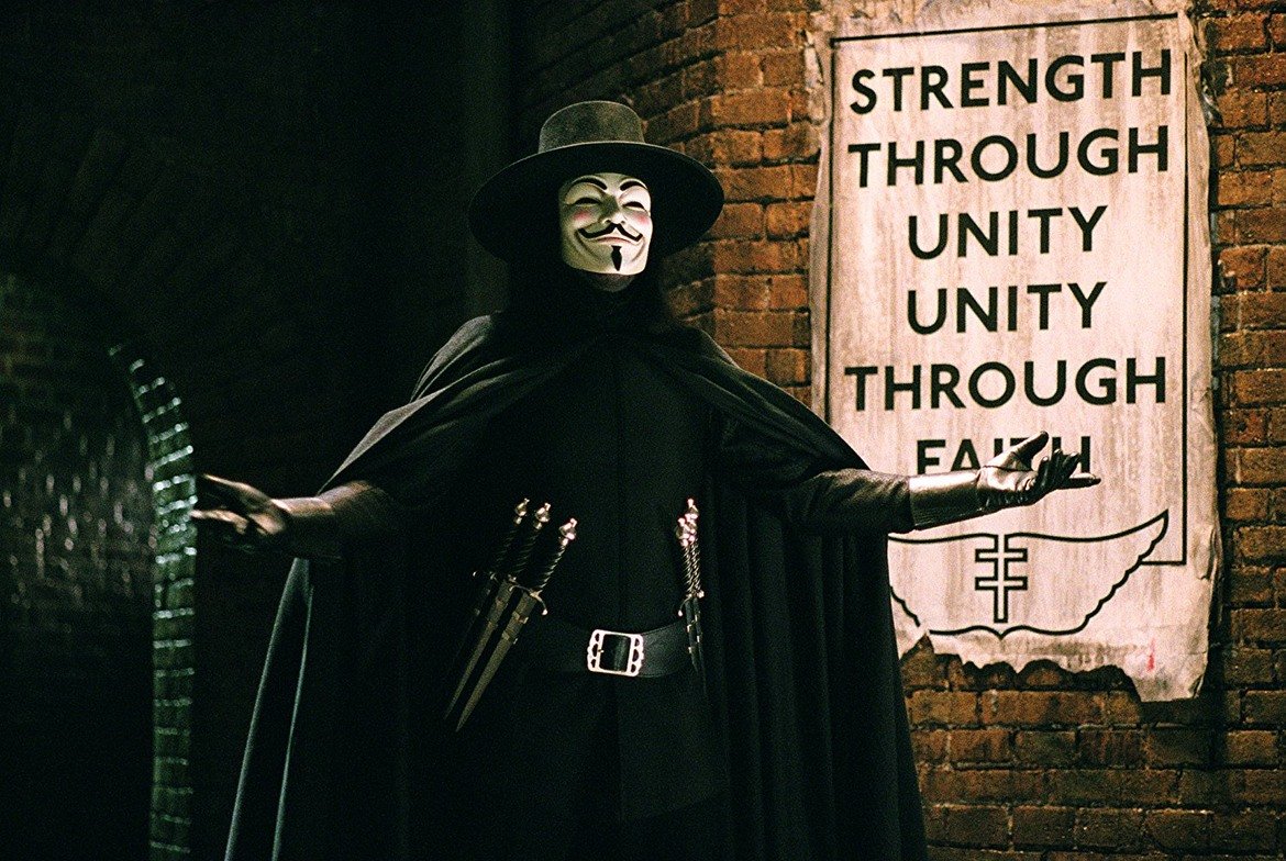  V for Vendetta/ В като Вендета - Джеймс Мактинг 

Трилърът по сценарий на сестрите (тогава още братя) Уашовски превръща маската на Гай Фокс в символ на бунта срещу системата. Това е един от филмите, в които с всяко гледане зрителят открива някой нов, незабелязан преди това детайл. 

Маската на Гай Фокс беше използвана при протестите "Окупирай Уолстрийт" през 2011-а, освен това хакерската група Anonymous я присвоиха, за да прикриват истинските си лица. "В като Вендета" е добър начин да си припомним колко ценна е личната свобода, дори и да не е 5 ноември - денят, в който Фокс е арестуван от британските власти.