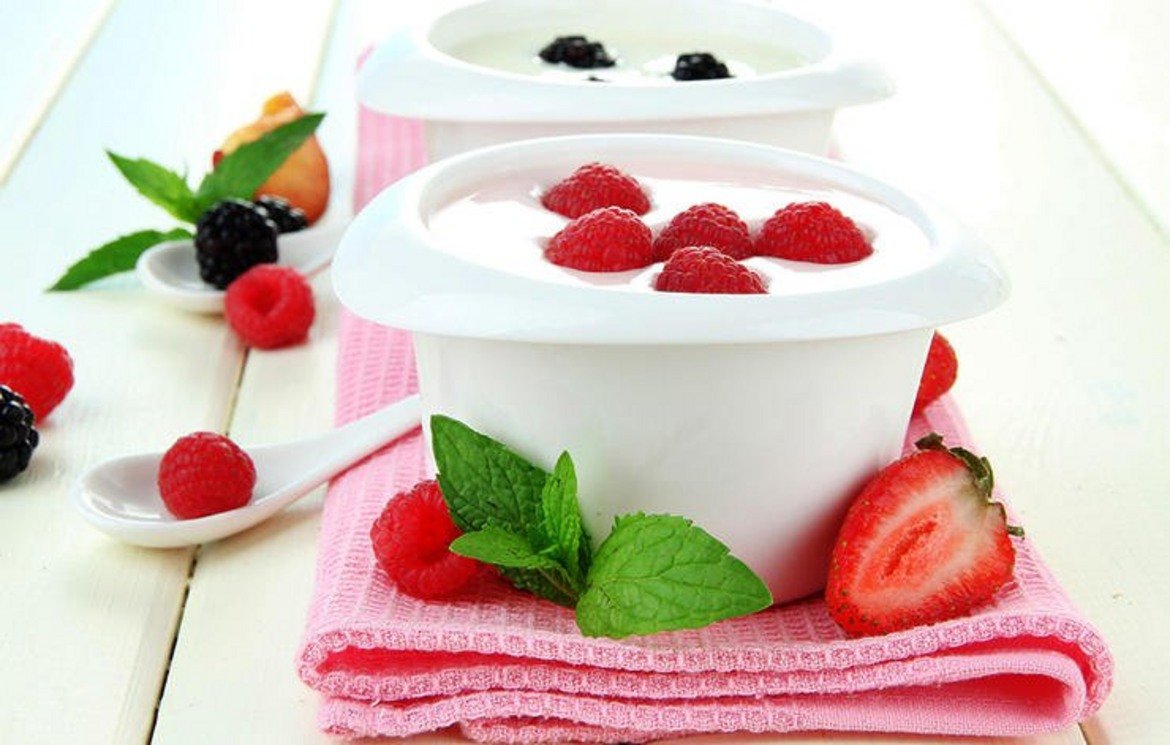 6. Плодови млека. Тук думата „плод“ трябва да се използва много внимателно, защото става дума за обикновена захар. Ако искате нещо полезно, вземете обикновено кисело мляко и прибавете свежи плодове.