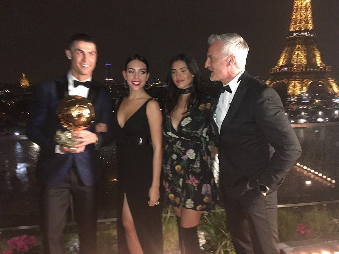 Двамата с Кристиано Роналдо и Джорджина Родригес, когато португалецът получи петата си "Златна топка"