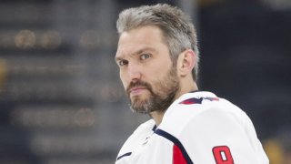 Играещата легенда Овечкин се оказа в твърде сложна ситуация между симпатиите си към Путин и ролята си на играч от NHL