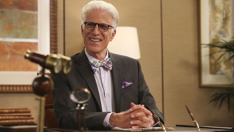 The Good Place, 2017
Колкото по-близо стигаме до наши дни, толкова по-трудно е да се каже кой сериал ще има трайно въздействие. Телевизията се променя по-бързо от киното (при което все още са необходими десетилетия за големи промени). Затова нека използваме този епизод като аргументирано предположение. Michael`s Gambit ("Маневрата на Майкъл") е финалният епизод от първи сезон на The Good Place и в него виждаме как с великолепен обрат на сюжета забавната комедия за живота след смъртта се преобръща в тотално нова посока. Този тип сюжетни промени са характерни за драматичните сериали, но работят добре и при стрийминг услугите. Ако телевизионните комедии започнат да стават по-сложни като сюжет в бъдеще, това е сериалът, заради който промяната ще се случи.