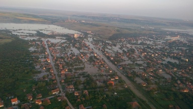 В нощта на 2-и срещу 3-и август под вода останаха стотици къщи, животни и покъщнина
