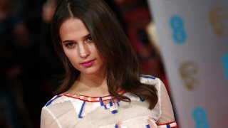Когато заговорим за скандинавките в киното, нещата определено стават горещи. Със своята загадъчна визия и топъл поглед те все по-активно навлизат на големия екран, радвайки (най-вече мъжката аудитория от) публиката в киносалоните. Кои са прекрасните шведски актриси, можете да видите в галерията ни:
 Алисия Викандер 
Викандер е шведка с една четвърт финландски произход. Артистичните си заложби проявява още като дете в малки сценични постановки в родния си град Гьотеборг. Освен това тя е и балерина, на което може би се дължи и брилянтната ѝ фигура. 
След като дебютира в Pure през 2007 г. до сега списъкът с филми на Алисия е доста внушителен, като едни от най-запомнящите ѝ роли до сега са в „Анна Каренина“, „Завет на младостта“ и “Датското момиче“, за който взима и Оскар за поддържаща женска роля.