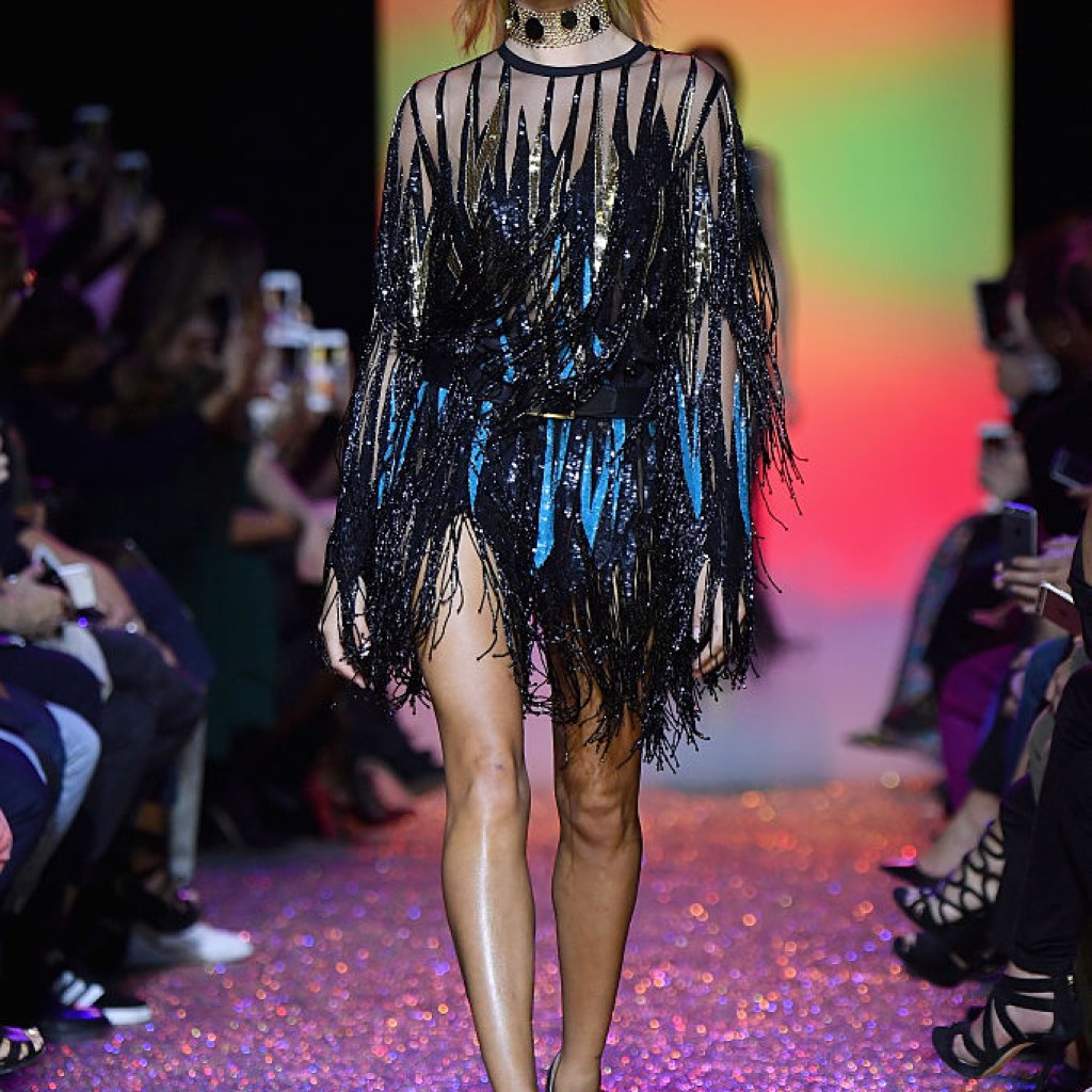 Хейли дефилира за Elie Saab по време на седмицата на модата в Париж. 1 октомври 2016, Париж, Франция. 