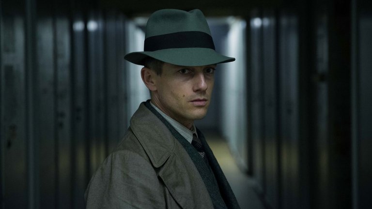 "Берлински Вавилон"/"Babylon Berlin" 
"Берлински Вавилон" е немски сериал, чието действие се развива в Берлин преди Втората световна война – период, който рядко стига до филмиране, независимо за малък или голям екран. През 20-те и 30-те години германската столица е идеалното място за талантливите, амбициозните и свободомислещите. Луксът на нощния живот е показан в контраст с растящата бедност и безработица. С бюджета си от 45 млн. долара той може да претендира за една от най-скъпите европейски продукции и силен конкурент на високобюджетните американски сериали.