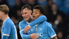 Наполи живна и поне временно се върна на върха