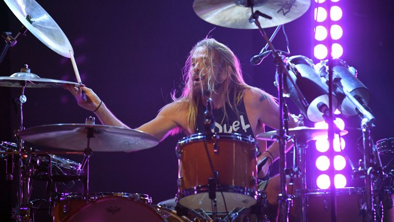 Барабанистът на Foo Fighters Тейлър Хокинс почина на 50 години