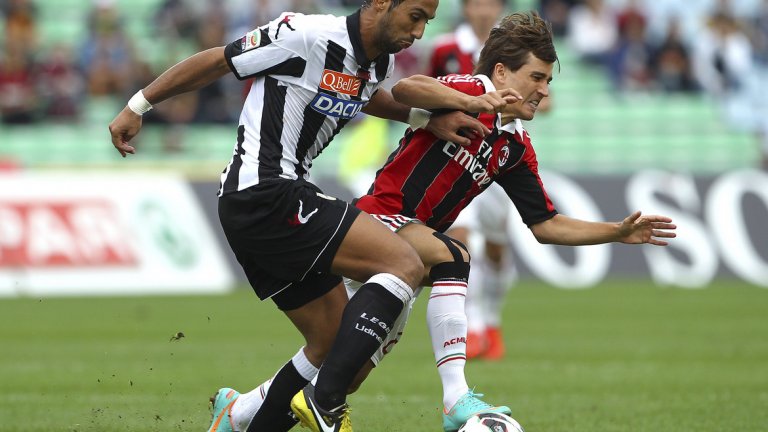 Централен защитник: Мехди Бенатия
Един от най-добрите трансфери на Удинезе. След като е определен за недостатъчно добър в Марсилия, Бенатия играе във втородивизионните Тур, Лориен и Клермон, преди да премине в Удине като свободен агент. Три години по-късно Рома плаща за него 13,5 млн. Минава още един сезон и Байерн вади 28 млн. за него. През изминалия сезон игра под наем в Юве, за това лято „бианконерите” платиха 17 млн. евро и го направиха официално свой играч.