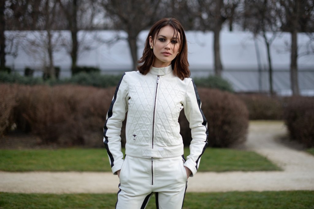 Олга Куриленко - Украйна
Явно Украйна е дала наистина много на Холивуд. Олга е родена в Киев, но израства в Москва, а когато е на 16 г. се премества в Париж, за да започне кариера на модел. Истинската слава обаче идва, когато решава да се пробва в киното. Една от първите ѝ роли е в снимания в България ”Хитман” от 2007 г., а след това привлича още повече внимание като момичето на Бонд в “Спектър на утехата”.