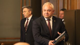 Според вътрешния министър трябва да се провери дали в схемата има намесени и държавни служители на по-високо ниво