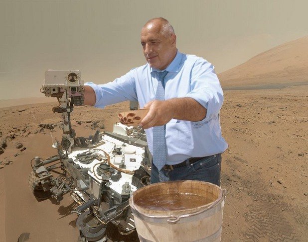 Водата в течно състояние на Марс всъщност не е открита от НАСА, а от Божидар Димитров по видение на Баба Ванга! На снимката Бойко Борисов реже лентата на новия кладенец с чудотворна марсианска вода, която скоро ще можете да намерите на пазара