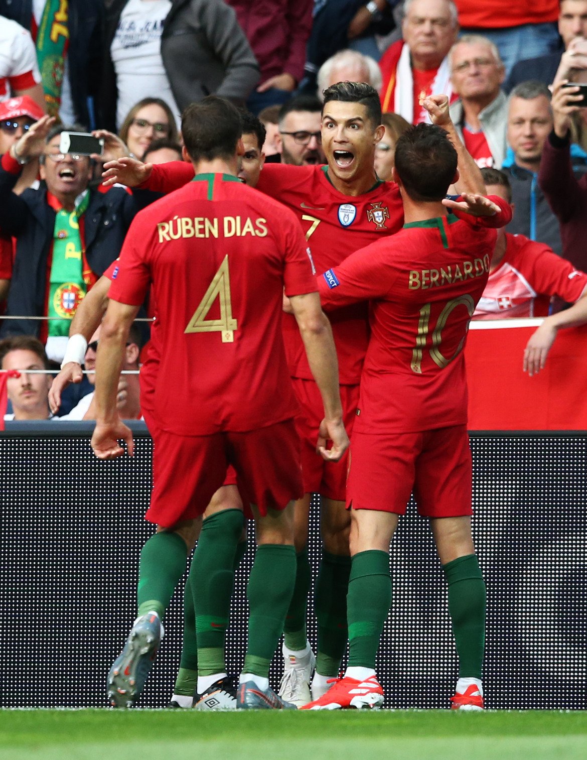 Португалският национален тим постепенно се обновява с вълнуващи нови играчи, но голямата фигура остава само една